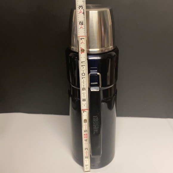 THERMOS Stainless King Vacuum-Insulated Beverage Bottle, 68 Ounce, Matte Blue - Picture 5 of 16